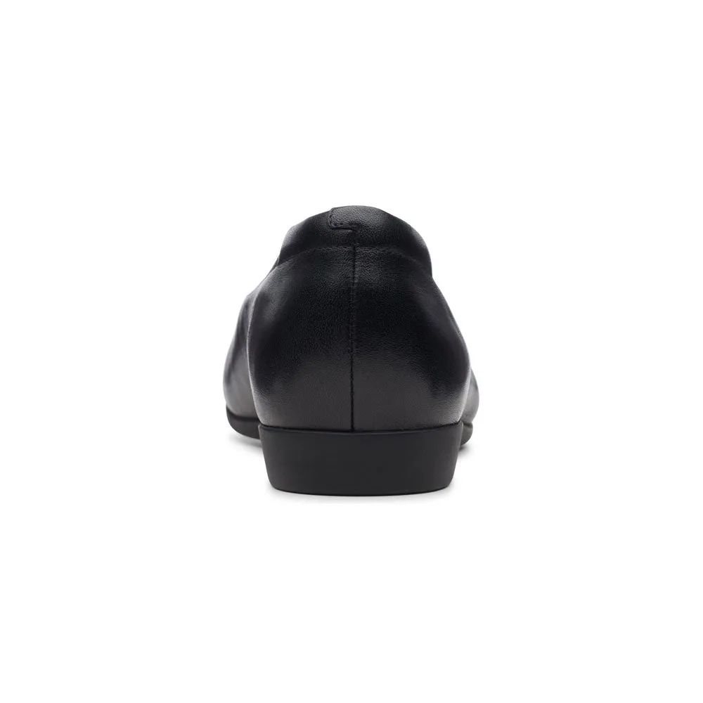 Clarks Un Darcey Ease Slip-On Black Leather (Women's)