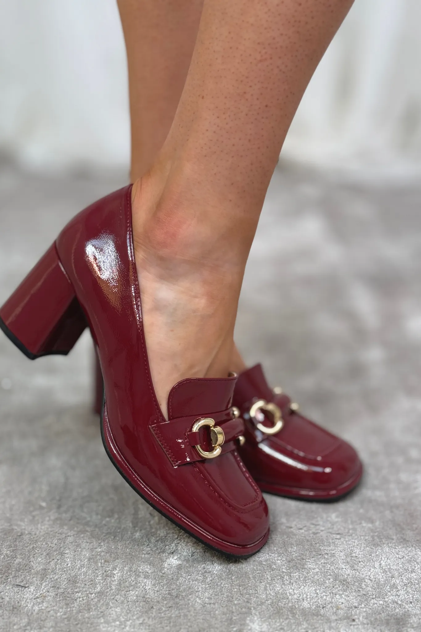 Kelly Gold Buckle Heels In Burgundy